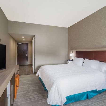 Hampton Inn Newport Esterno foto