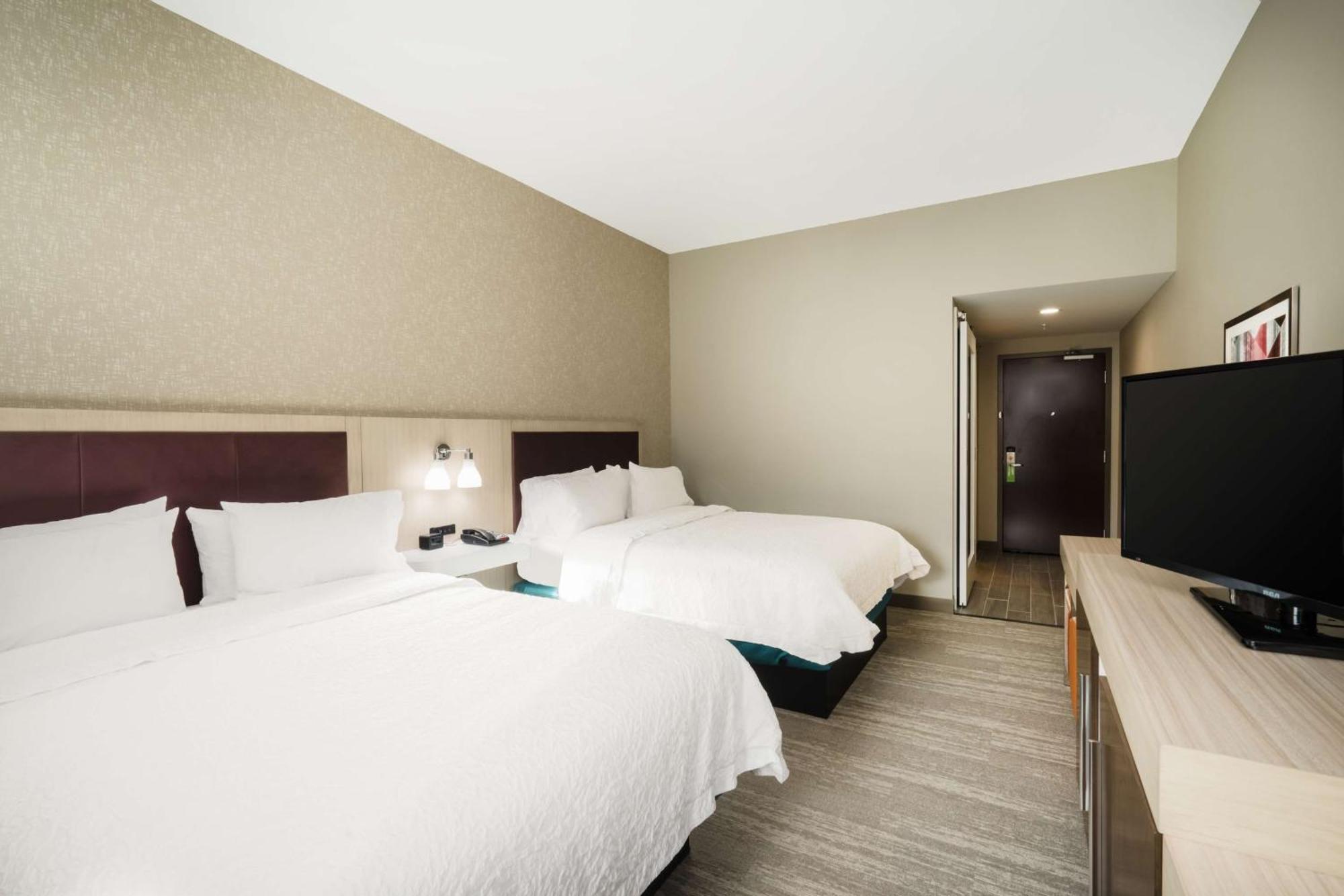 Hampton Inn Newport Esterno foto