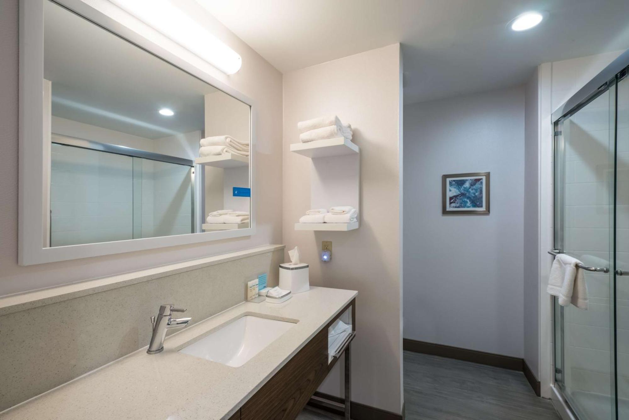 Hampton Inn Newport Esterno foto