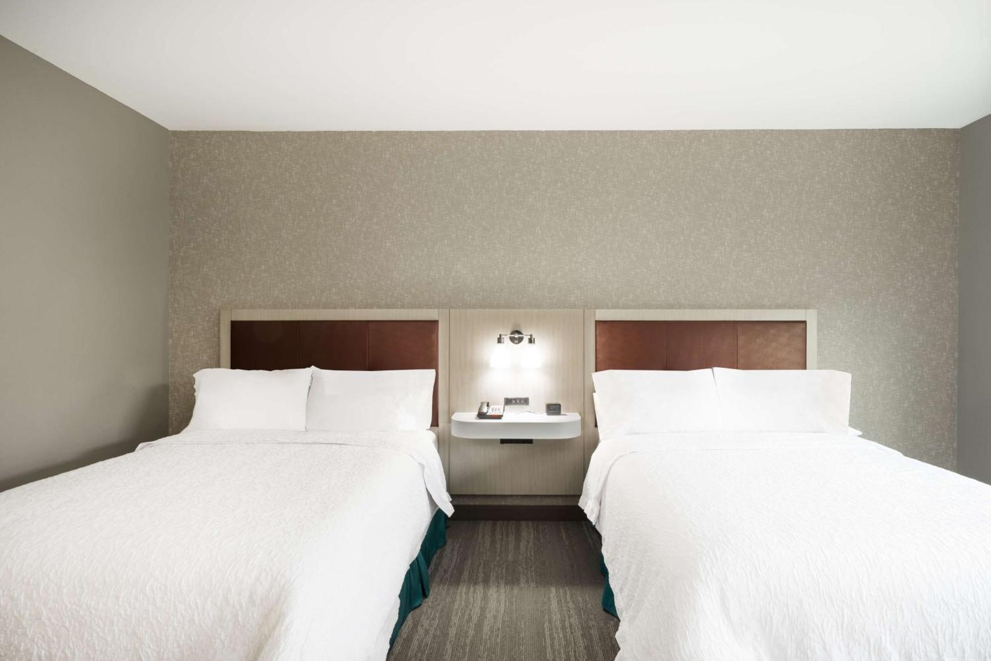 Hampton Inn Newport Esterno foto