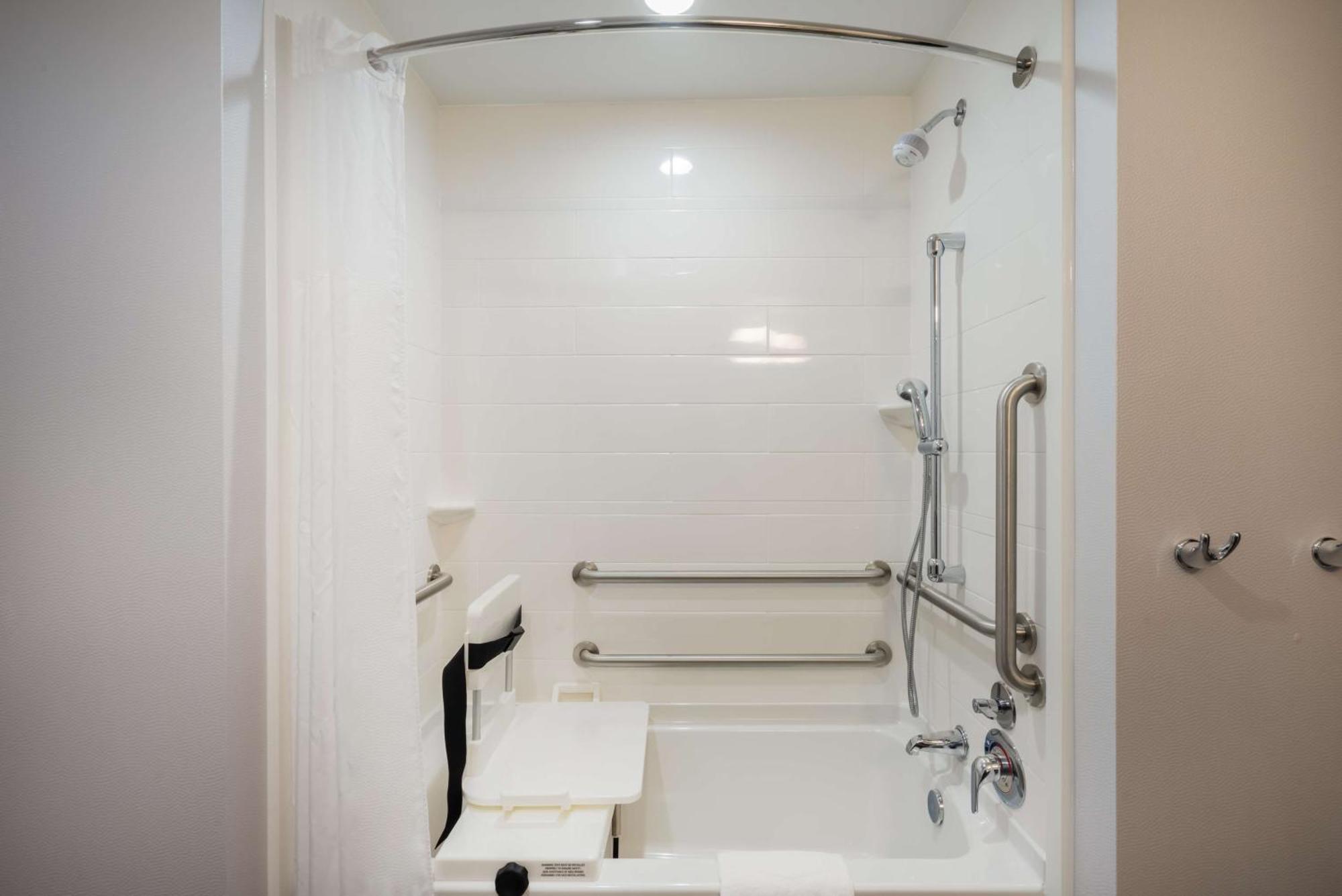 Hampton Inn Newport Esterno foto