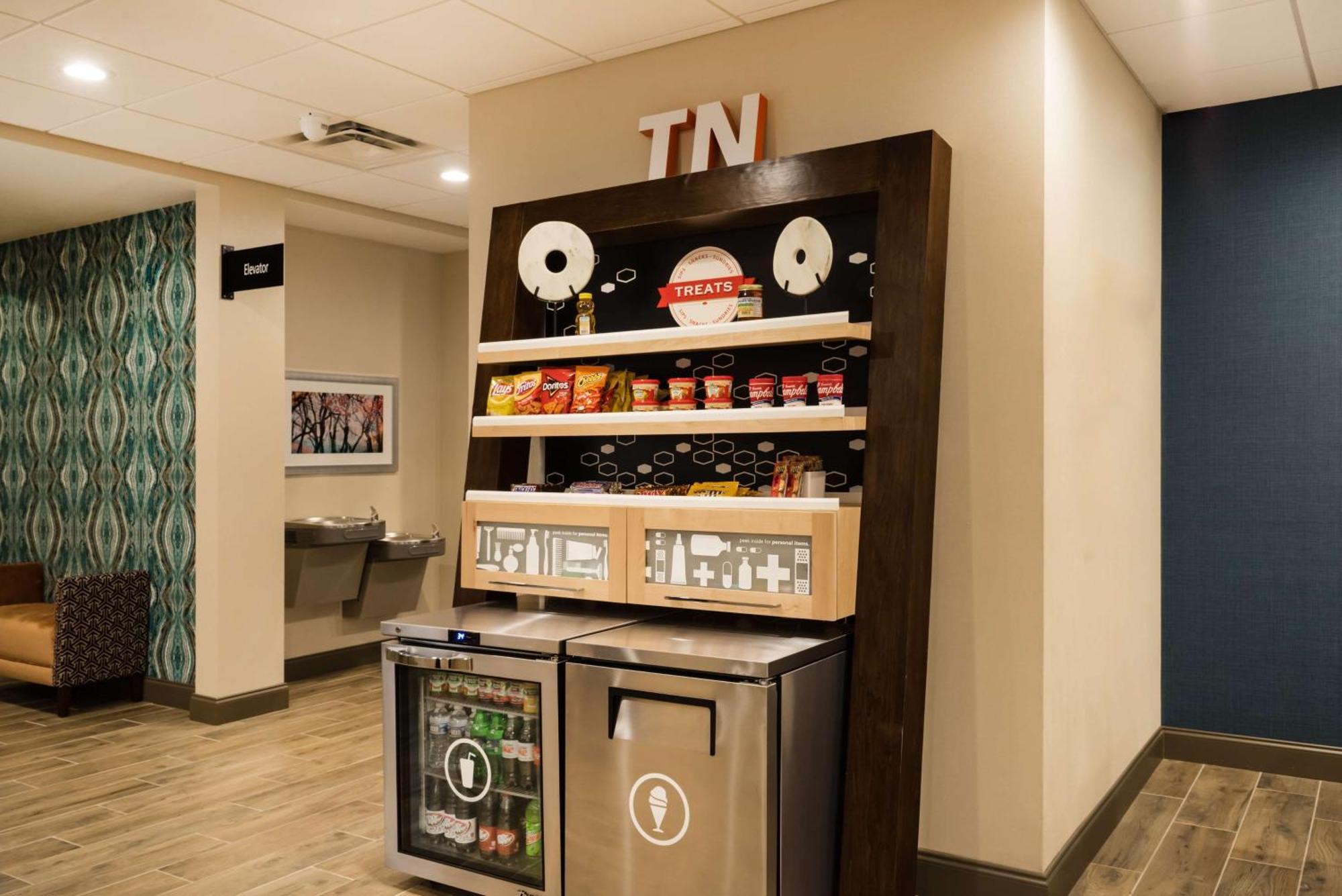 Hampton Inn Newport Esterno foto
