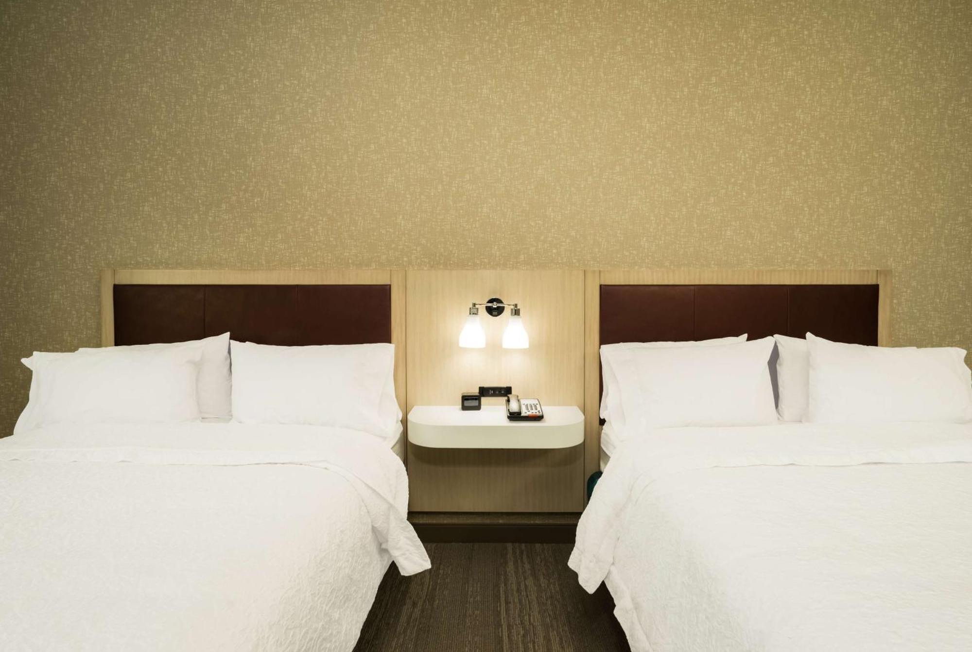 Hampton Inn Newport Esterno foto