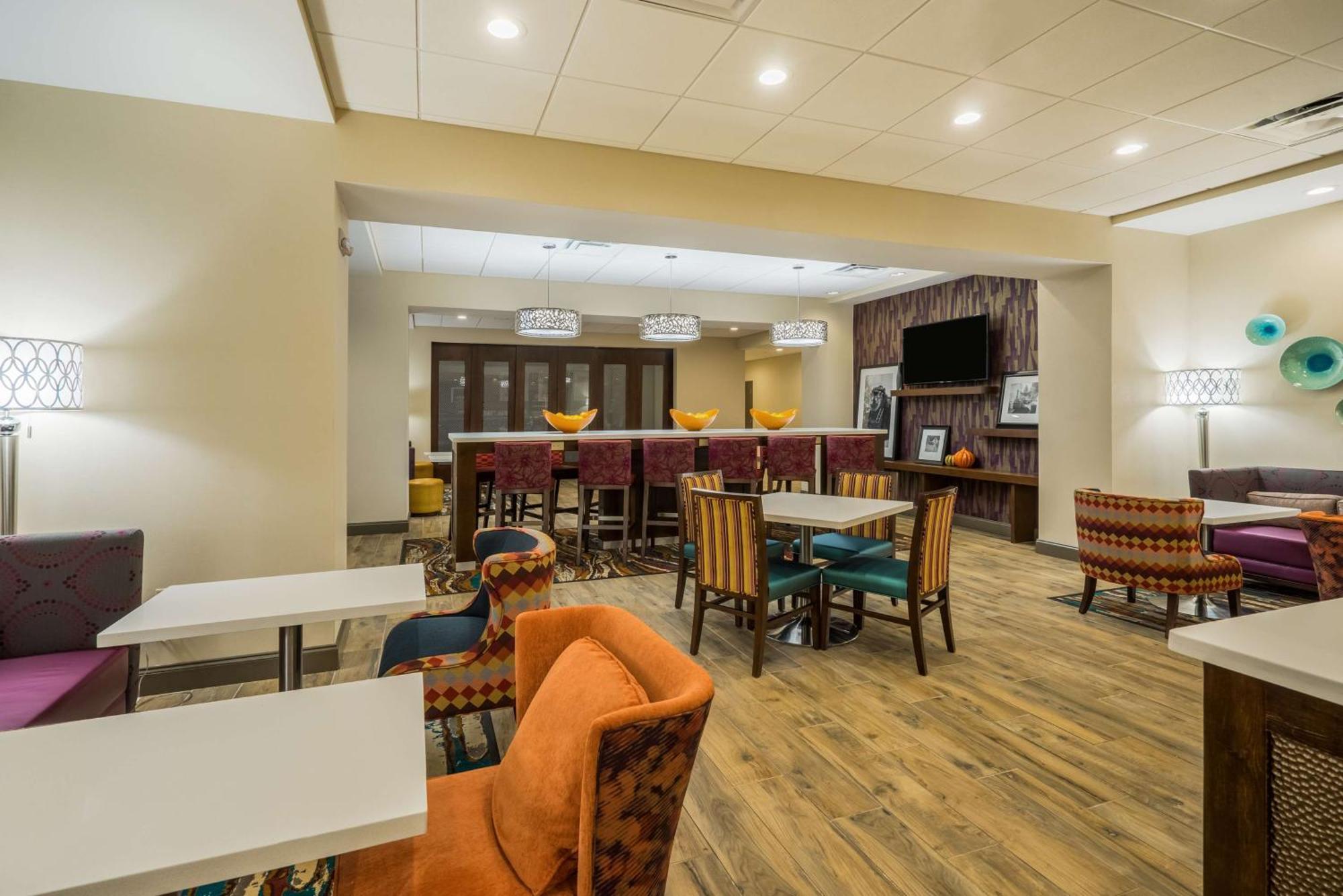 Hampton Inn Newport Esterno foto