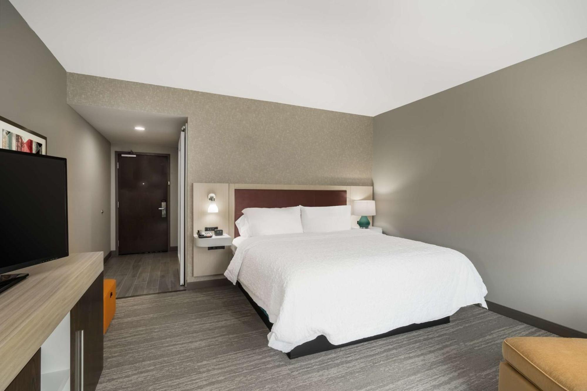 Hampton Inn Newport Esterno foto