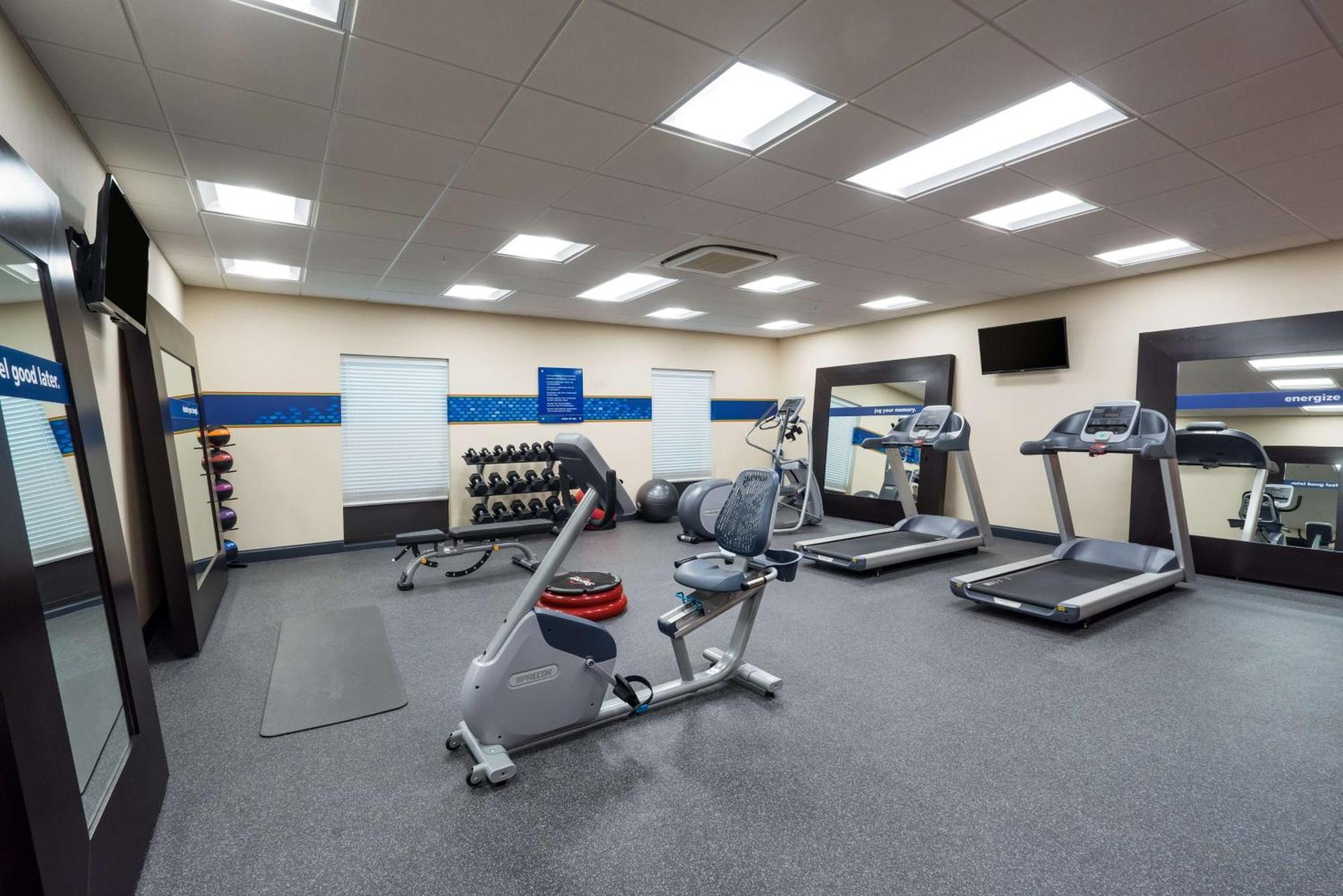 Hampton Inn Newport Esterno foto