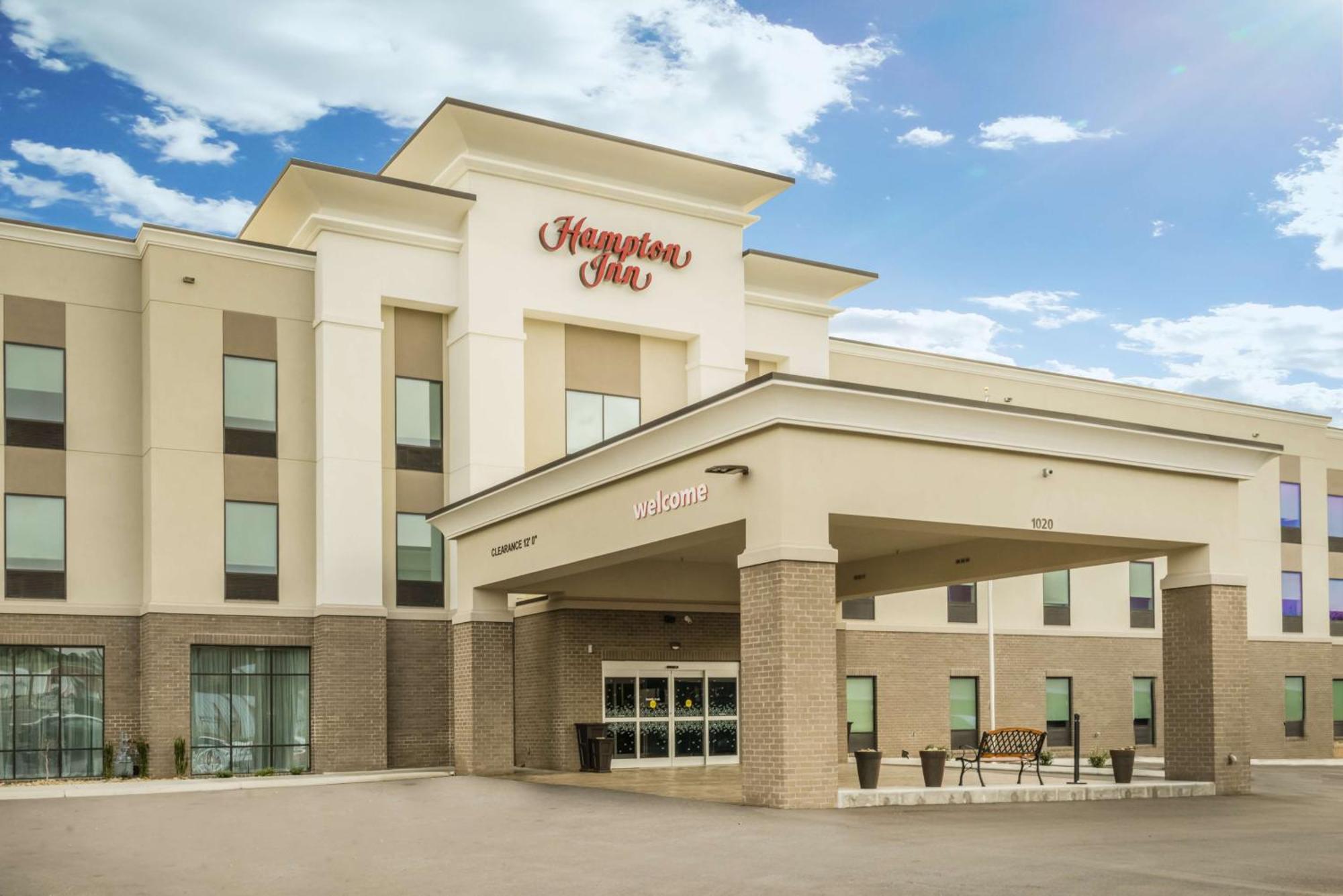 Hampton Inn Newport Esterno foto