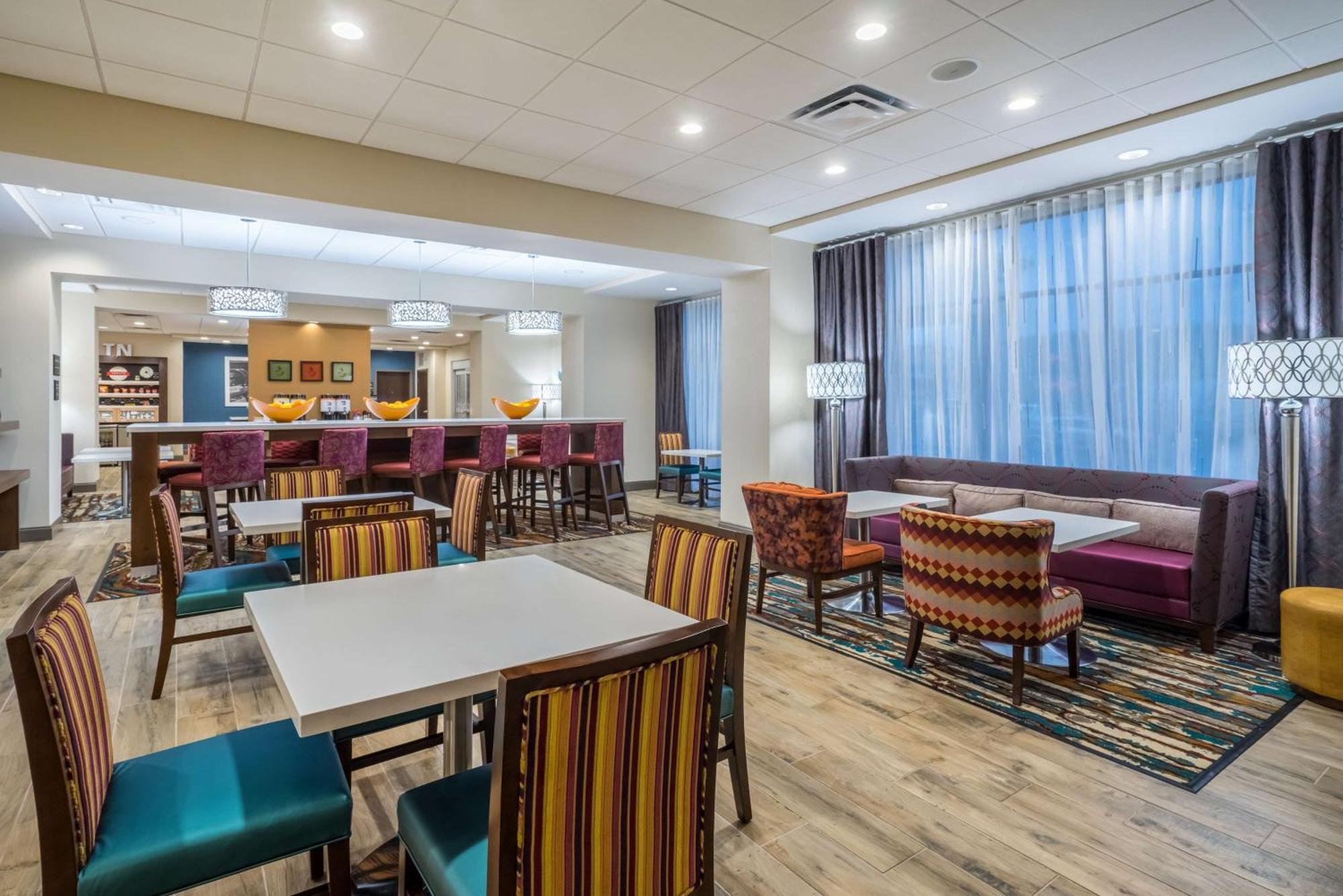 Hampton Inn Newport Esterno foto