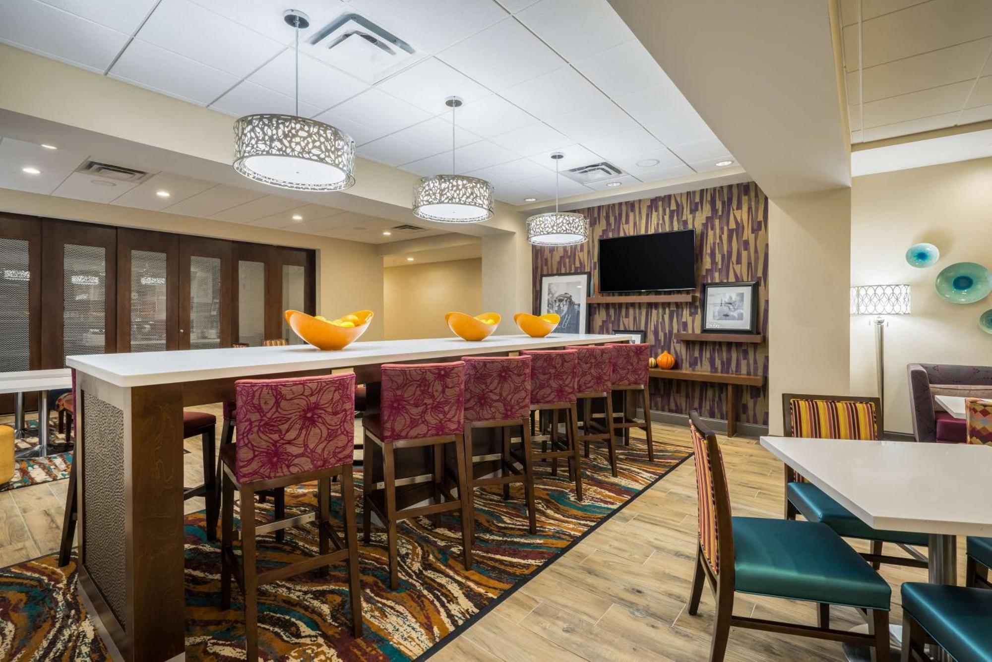 Hampton Inn Newport Esterno foto